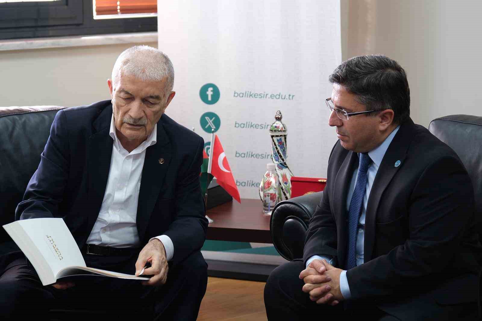birlik-vakfi-dan-balikesir-universitesine-ziyaret