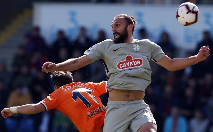 Başakşehir'e Çelme, Zirvede Kartlar Yeniden Dağıtıldı!