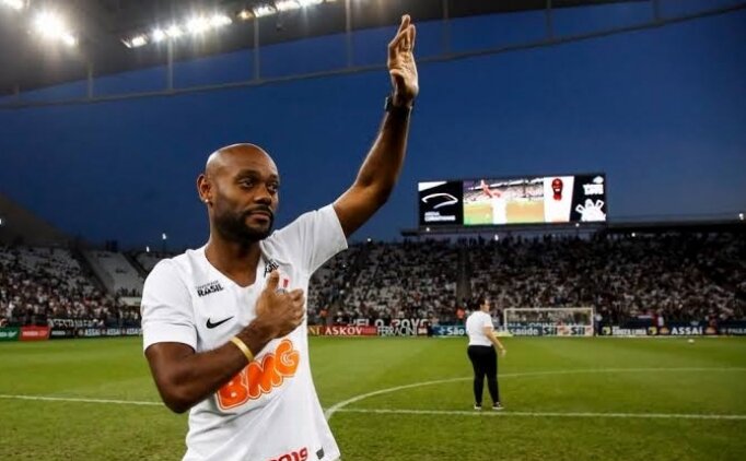 Vagner Love Attı, Corinthians Şampiyon Oldu!