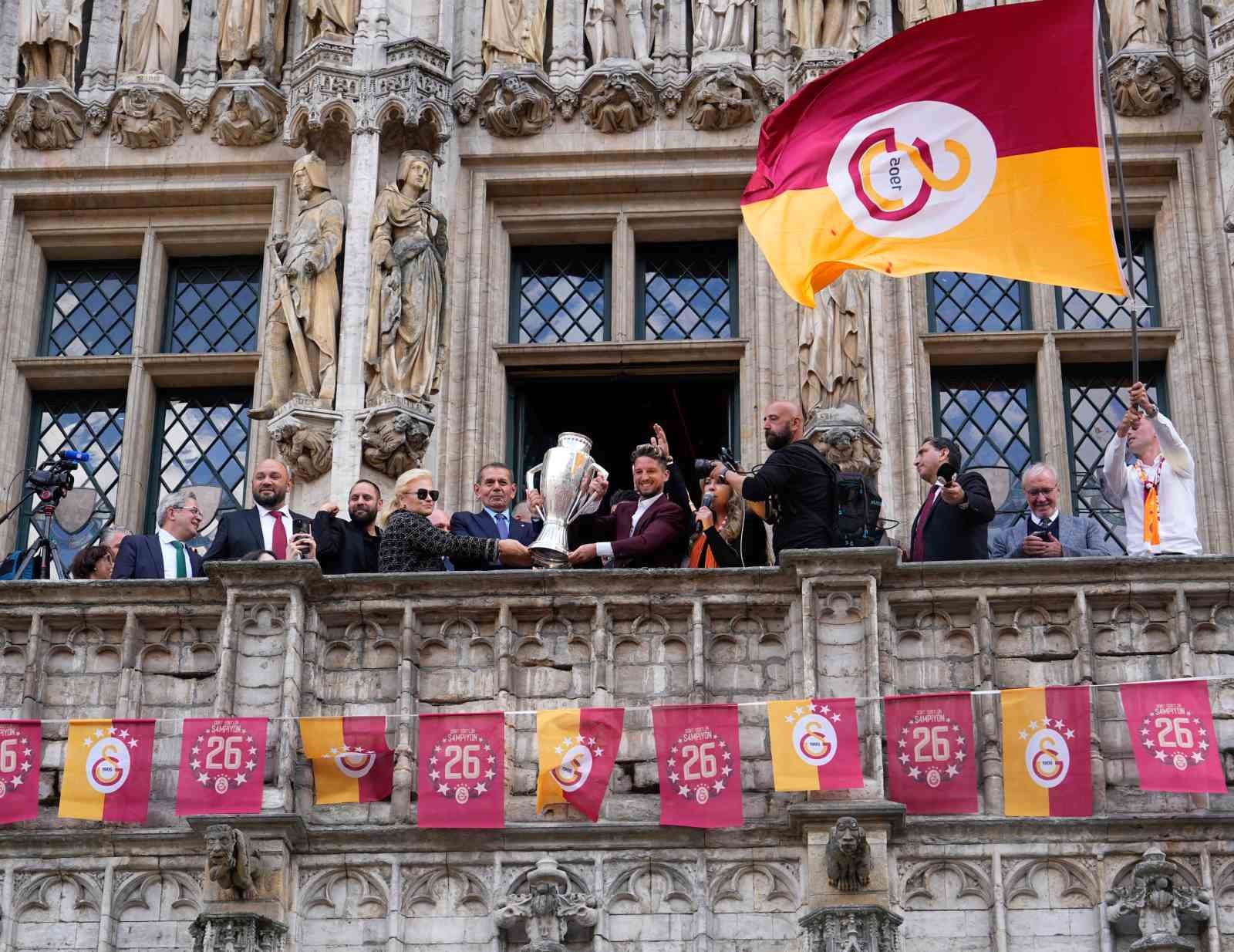 galatasaray-in-26-sampiyonlugunun-coskusu-belcika-da-yasandi