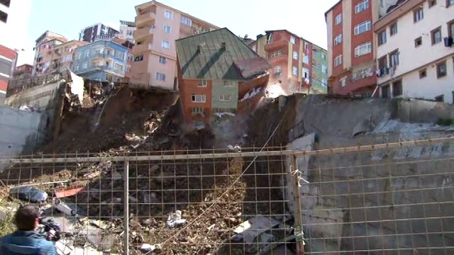 İstanbul Kağıthane'de, Binanın Çökmesine Sebep Olan İstinat Duvarının Müteahhiti İçin Tutuklama Kararı Verildi