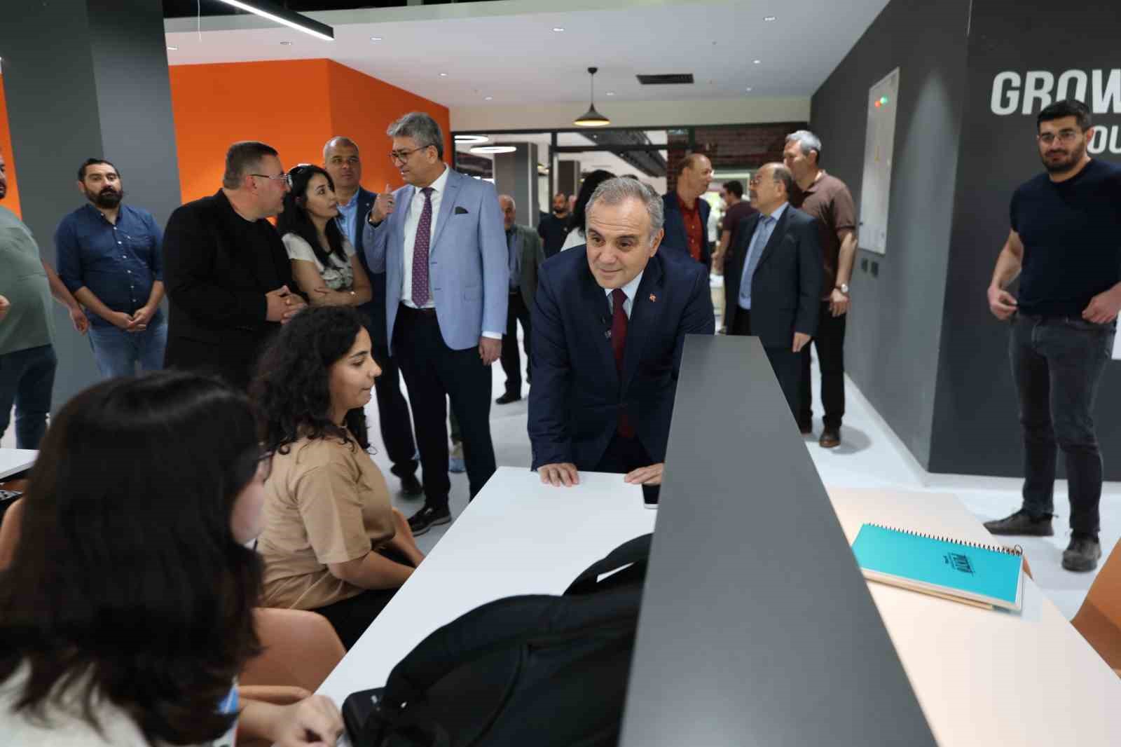 eru-nun-yenilenen-kadir-has-merkez-kutuphanesi-hizmete-acildi