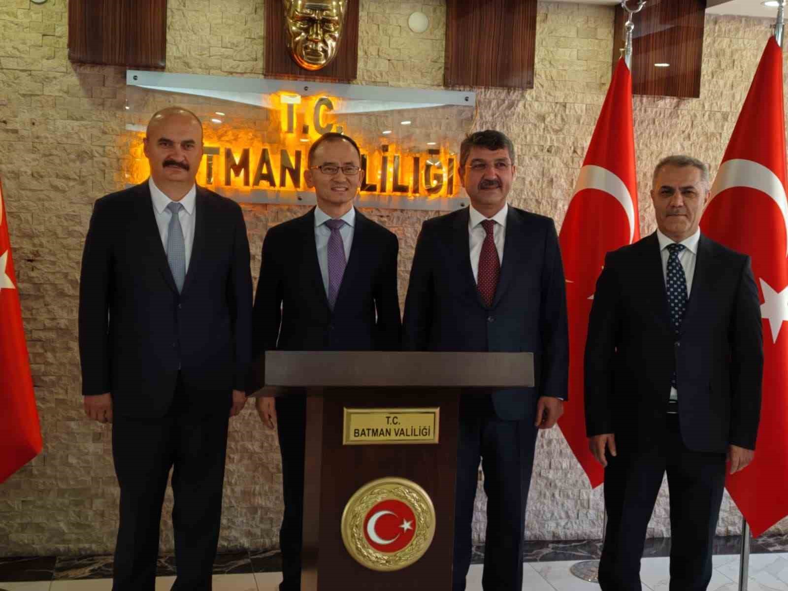cin-buyukelcisi-jiang-xuebin-batman-valiligini-ziyaret-etti