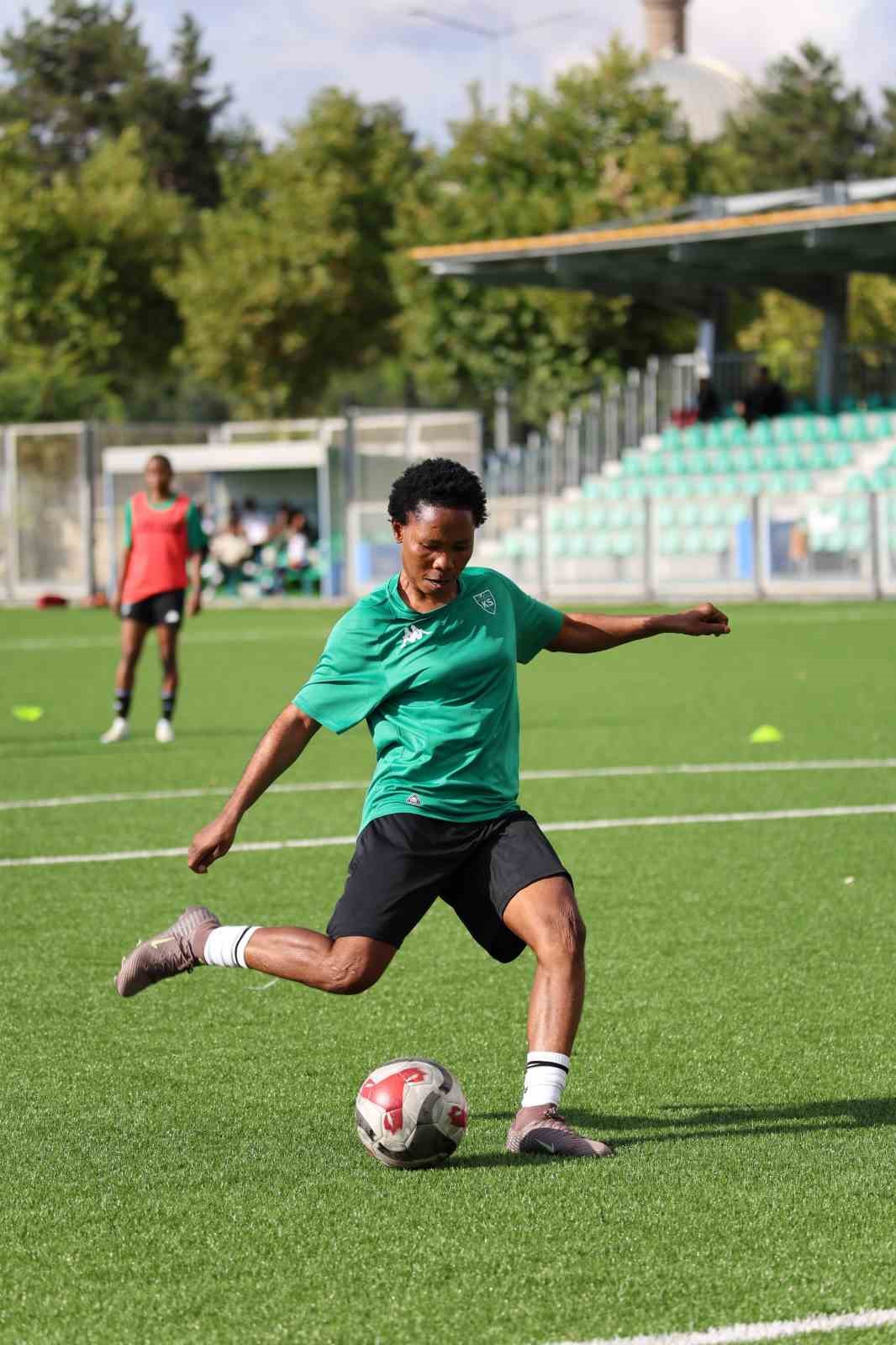ayowunmi-mama-omosuyi-ilk-golunu-atti