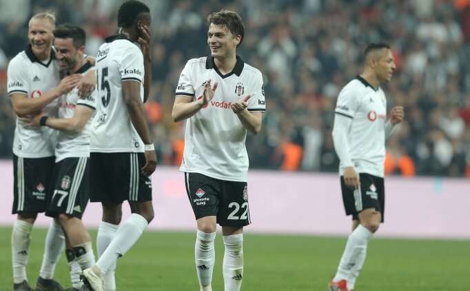 Adem Ljajic "15" Dedi, Burak'ın Ayağını Öptü
