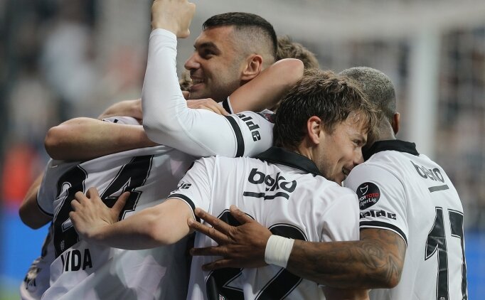 Burak Yılmaz Atıyor, Beşiktaş Yükseliyor