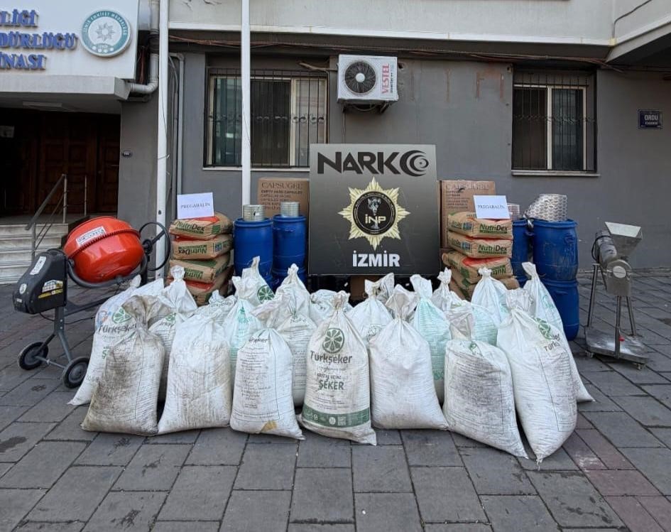 izmir-de-zehir-tacirlerine-dev-darbe-11-milyondan-fazla-uyusturucu-hap-ele-gecirildi