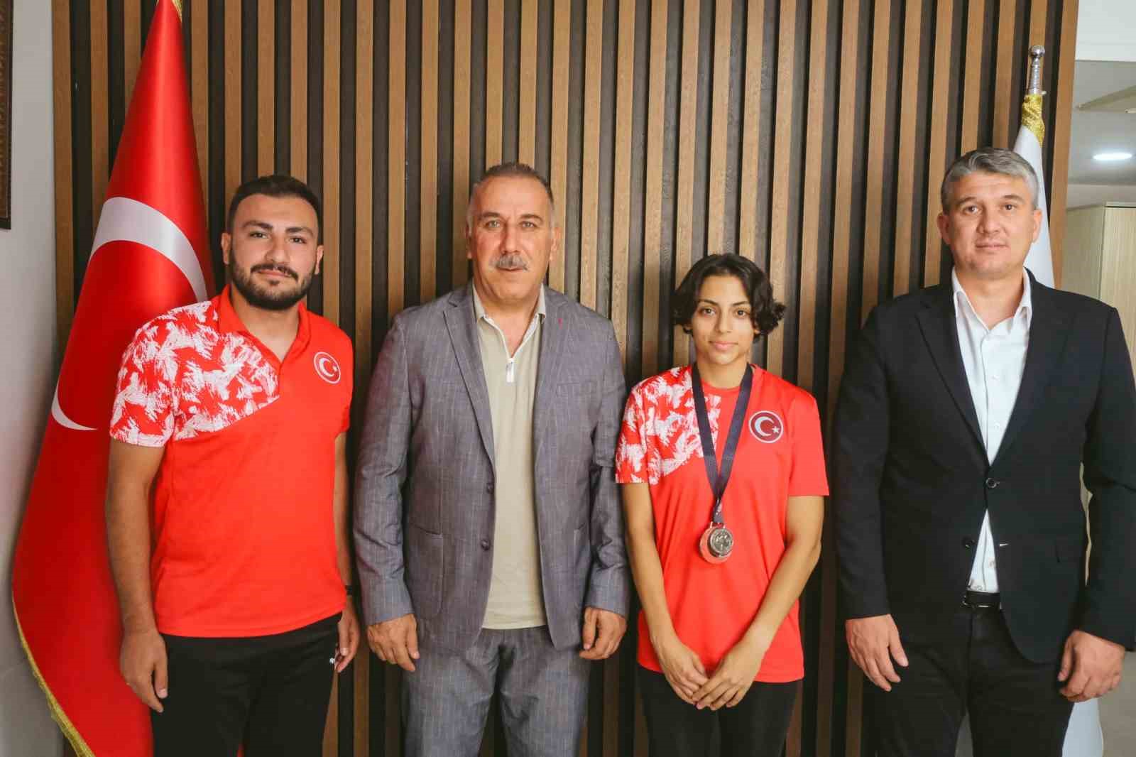 genclik-ve-spor-il-muduru-yigmatepe-basarili-sporcuyu-agirladi
