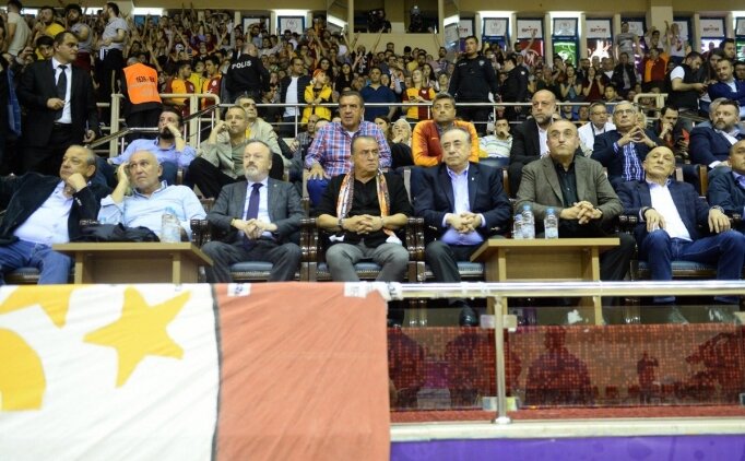 Mustafa Cengiz Ve Semih Özsoy Tokalaşmadı!