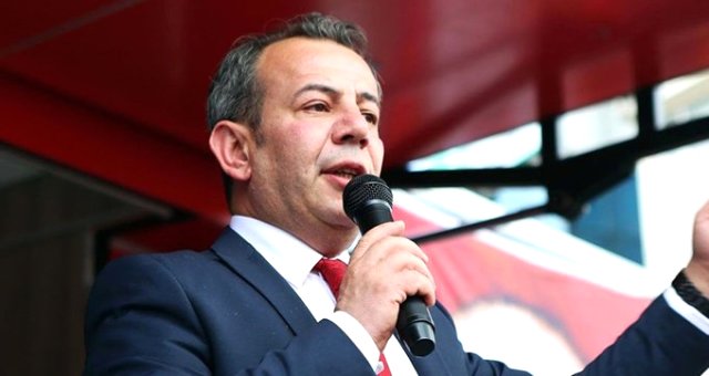 Suriyelilere Yardımı Kesen Bolu Belediye Başkanı Tanju Özcan Hakkında Soruşturma Başlatıldı