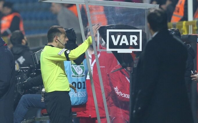 Dev Derbinin Var'ı Cüneyt Çakır!