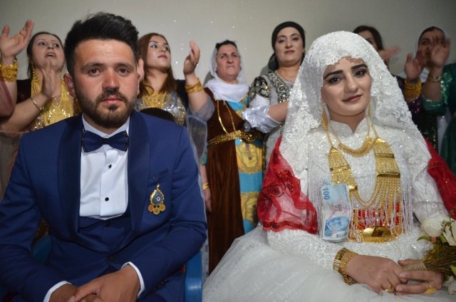 Aşiret Düğününde Damada 200 Bin Lira, Geline 1 Kilo Altın Takıldı