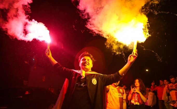 Galatasaray'da Şampiyonluk Şarkıları!