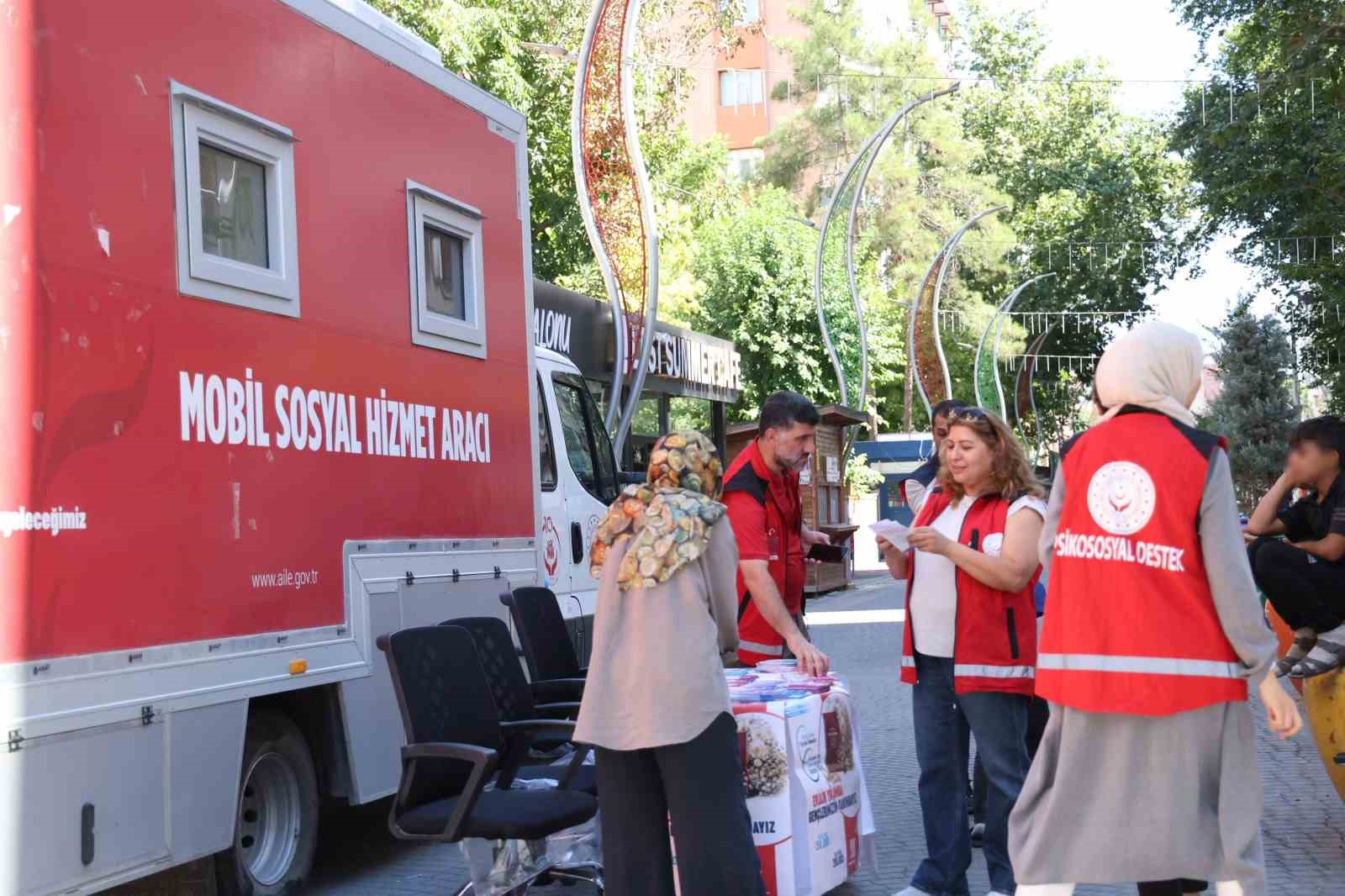 diyarbakir-da-mobil-sosyal-hizmet-merkezi-araciyla-10-bin-kisiye-rehberlik-hizmeti-verildi
