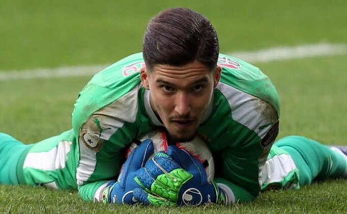 Fenerbahçe Yeni Kaleci Arıyor!