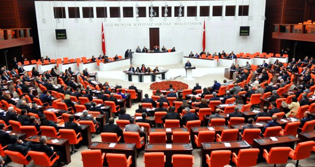 Meclis'te Ramazan Tartışması: Burası Laik Türkiye, Ben Müslüman Değilim