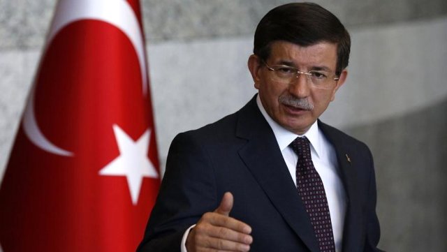 Parti Kuracağı Konuşulan Ahmet Davutoğlu, Sahaya İniyor