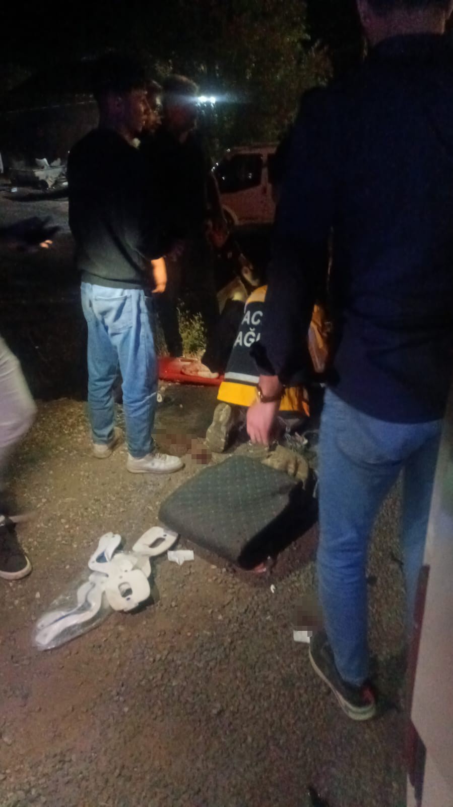 van-da-yolcu-minibusu-devrildi-9-yarali