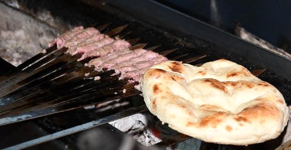 Manisa'nın 300 Yıllık Lezzeti: Manisa Kebabı
