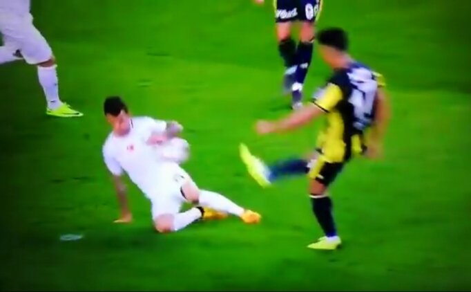 Rıdvan Dilmen: "bence Penaltı Falan Değil!"