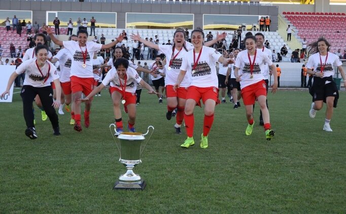 Kadın Futbolunda Şampiyon Beşiktaş