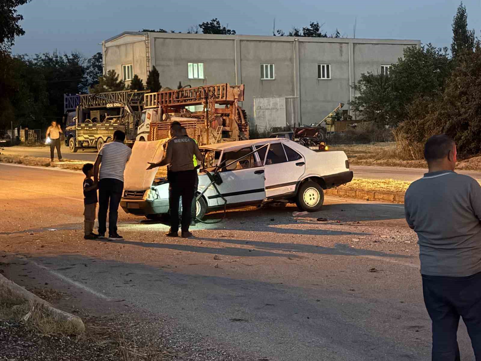 isparta-da-otomobiller-carpisti-4-yarali