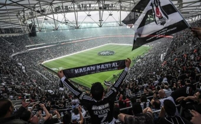 Beşiktaşlı Taraftarlardan, G.saray Maçına Tepki