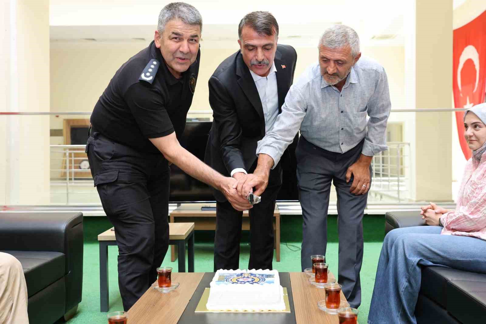 erzurum-da-emekli-olan-polislere-vefa