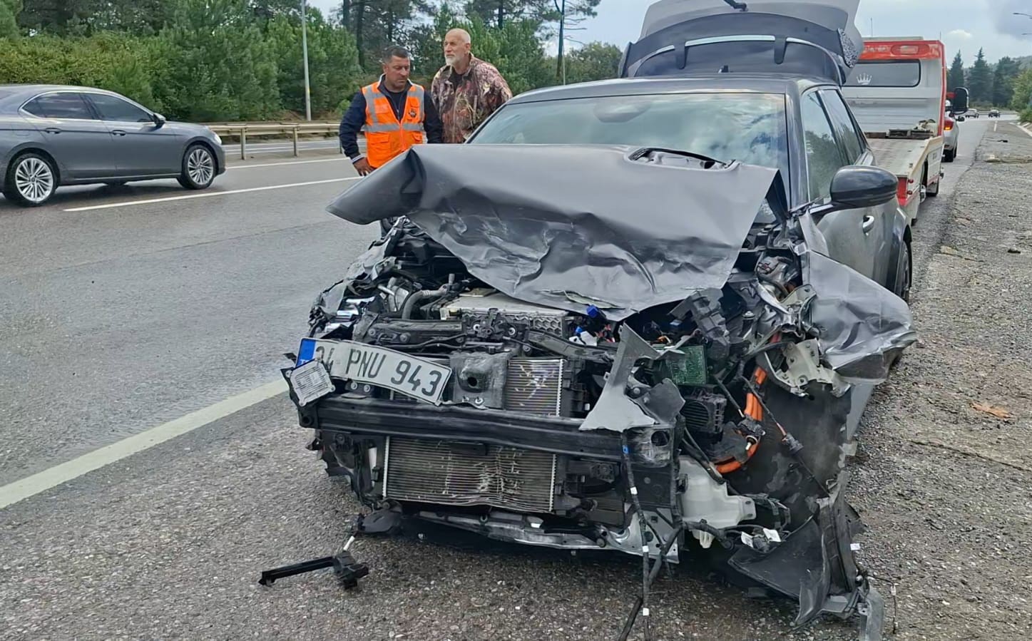 cekmekoy-de-kaza-sile-yolu-nda-trafik-kisa-sureligine-durdu