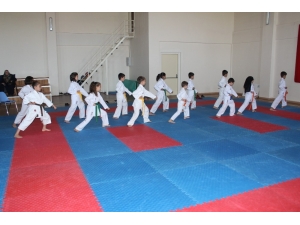 Gençlik Haftası Karate Turnuvası Yapıldı