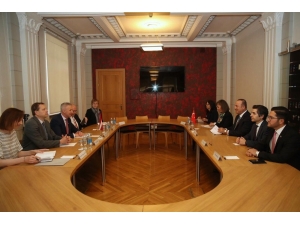 Bakan Çavuşoğlu, Letonya Savunma Bakanı Pabriks İle Görüştü