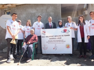 Lise Öğrencileri, Yaşlı Ve Hastalarla Buluştu