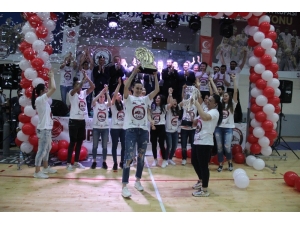Süper Lige Yükselen Basketbol Takımına Coşkulu Kutlama