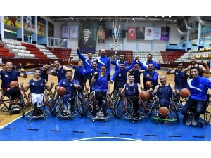 Gönüllerin Şampiyonu