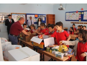 Minikler Harçlıklarıyla Ramazan Kolisi Hazırladı