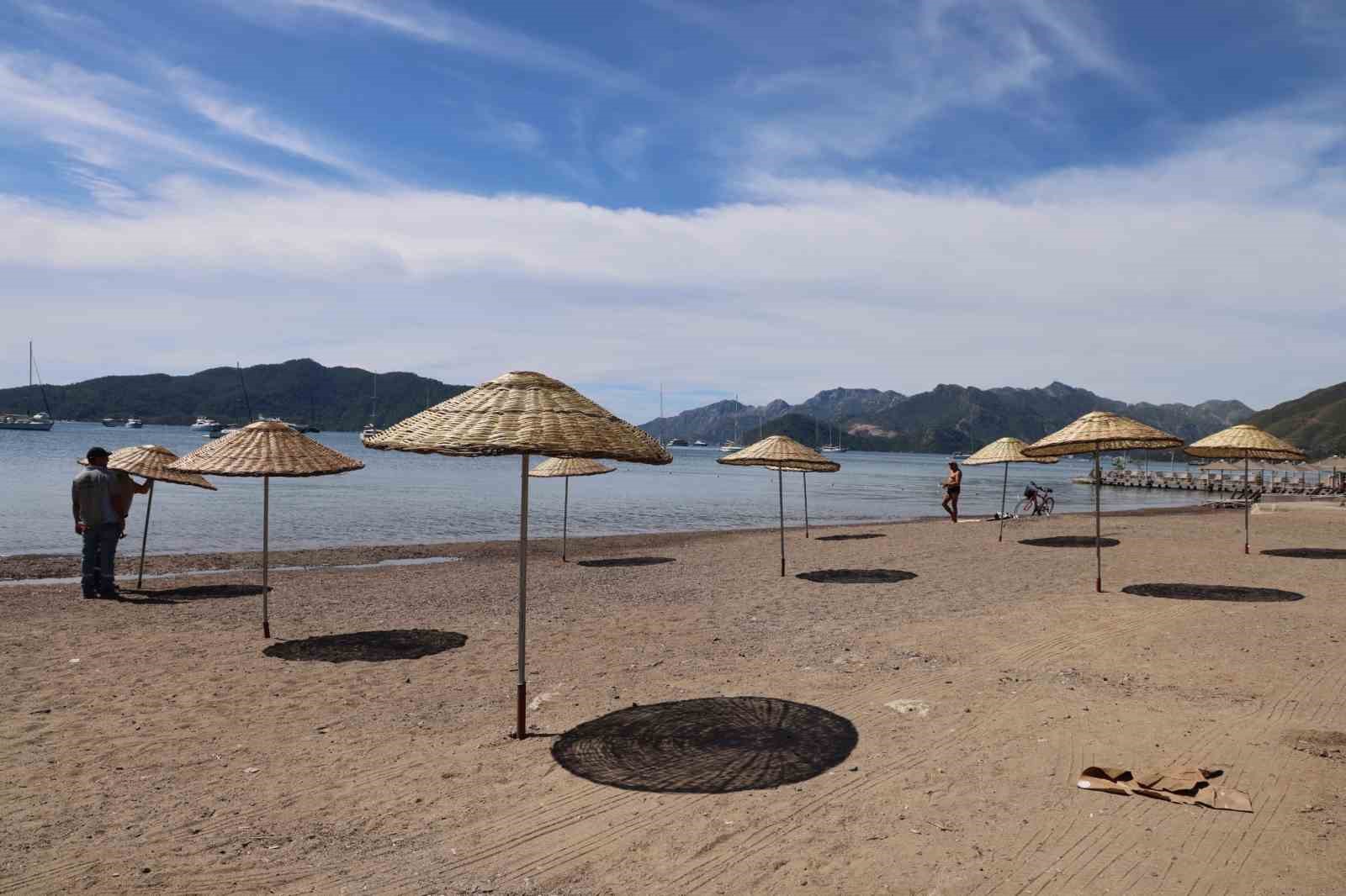 marmaris-te-halk-plajlari-sezona-hazirlaniyor