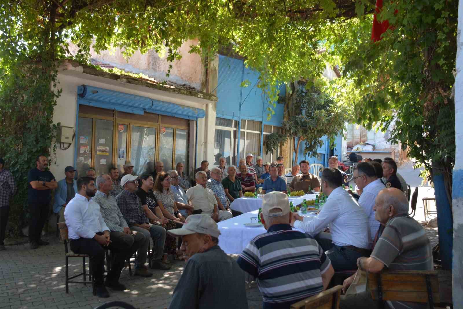 salihli-kaymakami-guldogan-3-mahallede-talepleri-dinledi