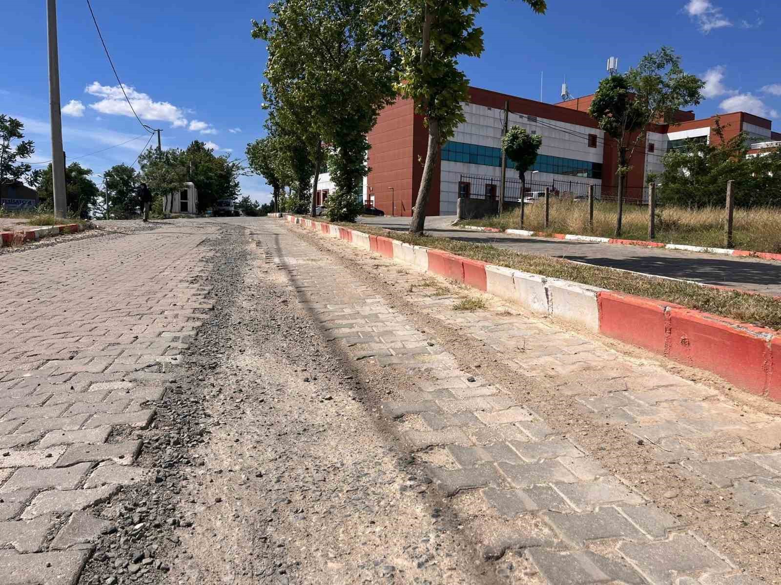 hayrabolu-da-bakimsiz-hastane-yolu-vatandaslari-magdur-ediyor