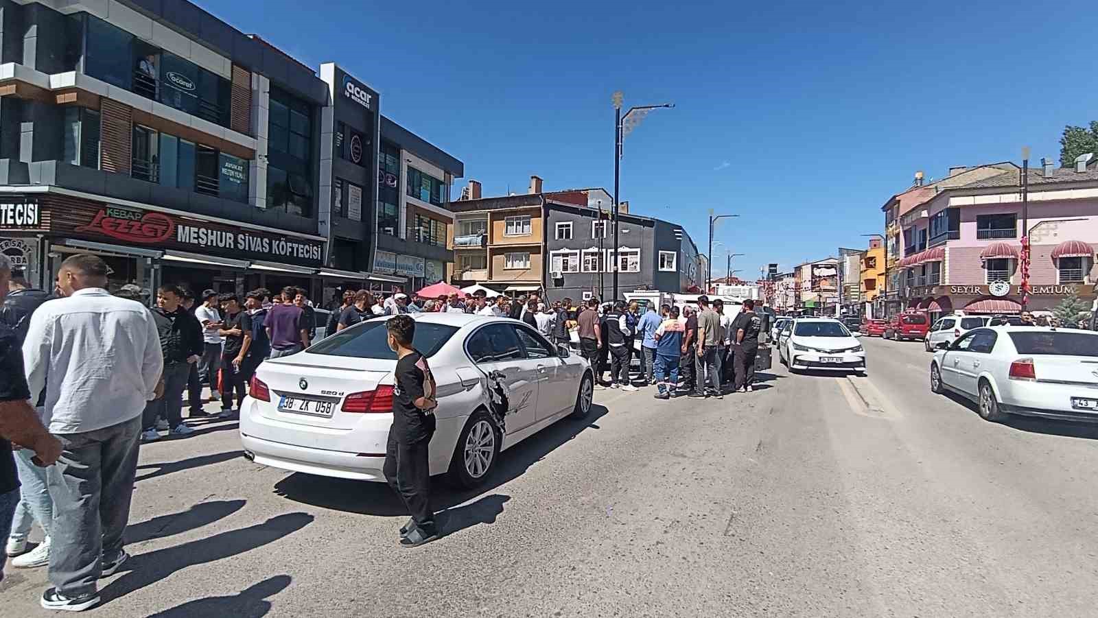 sivas-ta-4-aracli-zincirleme-kaza-1-yarali