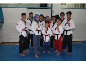 Amasyalı Tekvandoculardan 2 Altın, 6 Gümüş