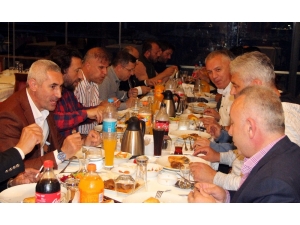 Eski Futbolcular İftarda Bir Araya Geldi