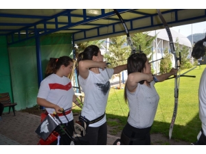 Okçuluk Gençlik Kupasında Heyecan Sürüyor