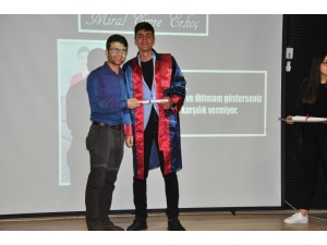 Kars’ta Lise Son Sınıf Öğrencileri İçin Mezuniyet Töreni