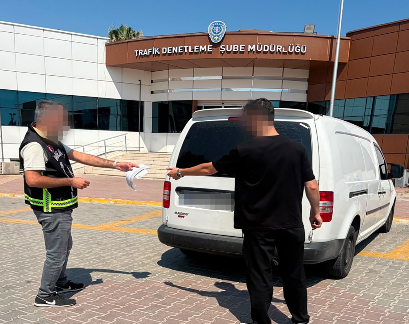 mersin-de-trafikte-kavga-eden-iki-surucuye-362-bin-lira-ceza