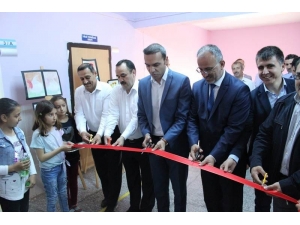 İlkokul Öğrencilerinin Resim Sergisi Törenle Açıldı