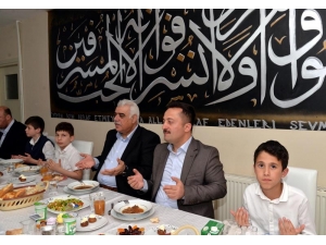 Vali Şentürk, Hafızlık Kursu Öğrencilerle İftar Açtı