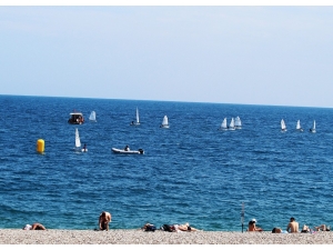 Konyaaltı Sahili’nde Yelkenli Antrenmanı