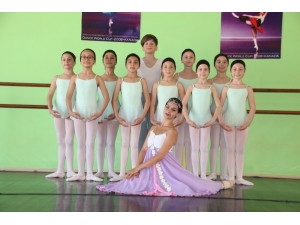 Dünyaca Ünlü Bale Okulları 17 Yaşındaki Dila İçin Sıraya Girdi