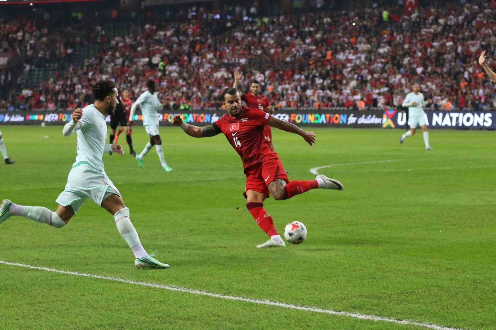 uefa-uluslar-ligi-turkiye-0-fransa-0-mac-devam-ediyor
