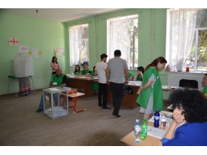 Gürcistan Ara Seçimler İçin Sandık Başında